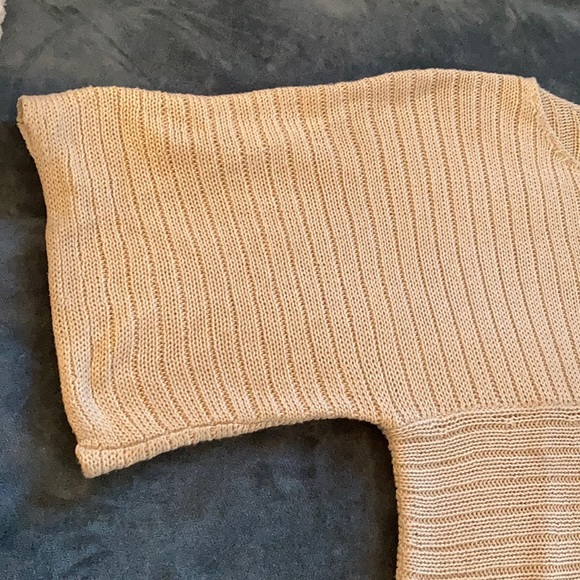 sweater - Picture 7 of 7